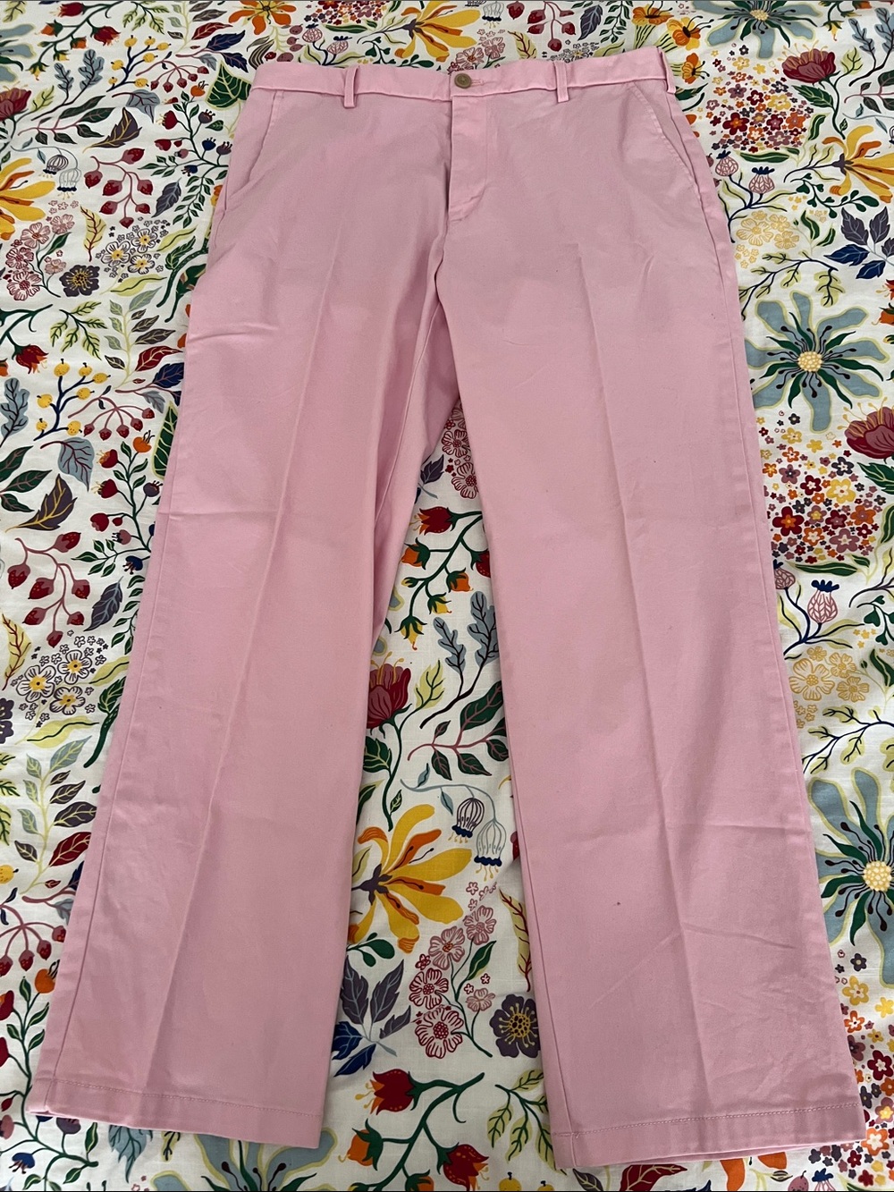 Izod Men's Light Pink Chinos
